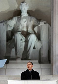Obama and the statue of Lincoln